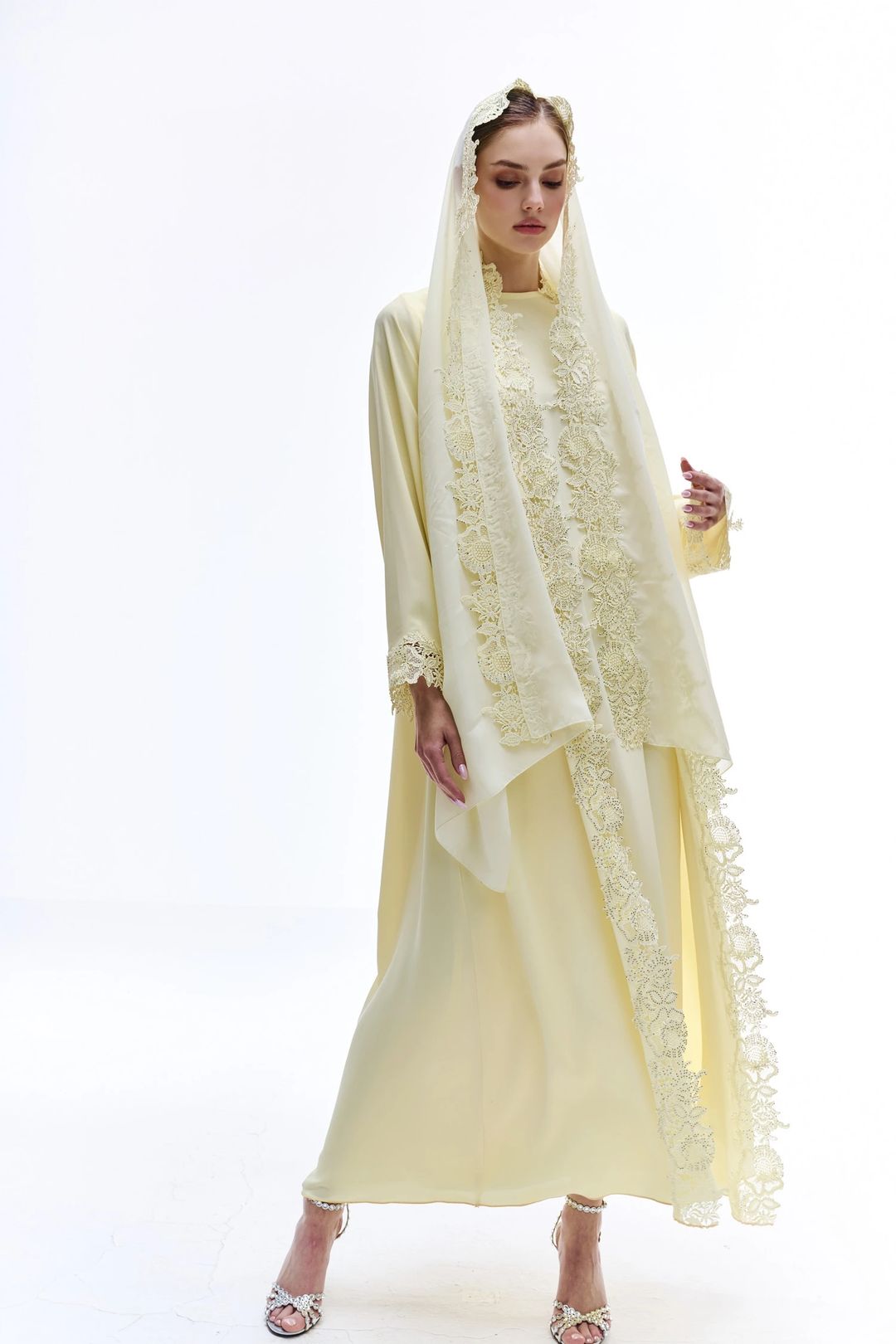 Butter yellowing abaya - 3