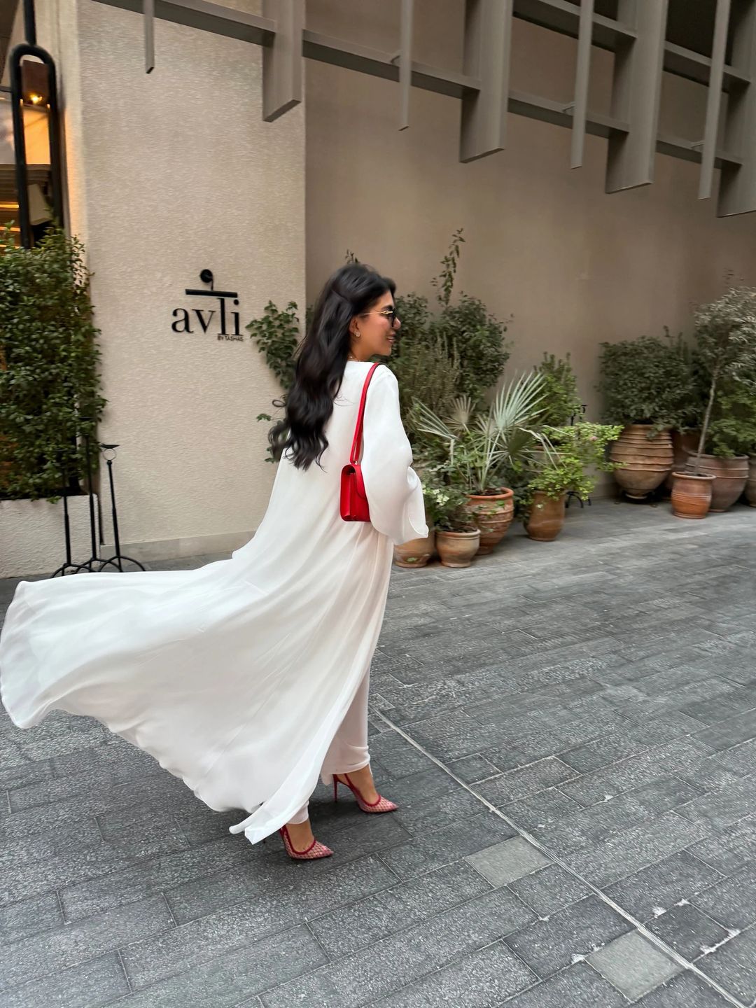 Lady in white - 2