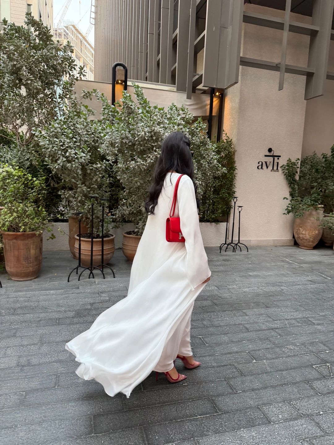 Lady in white - 3