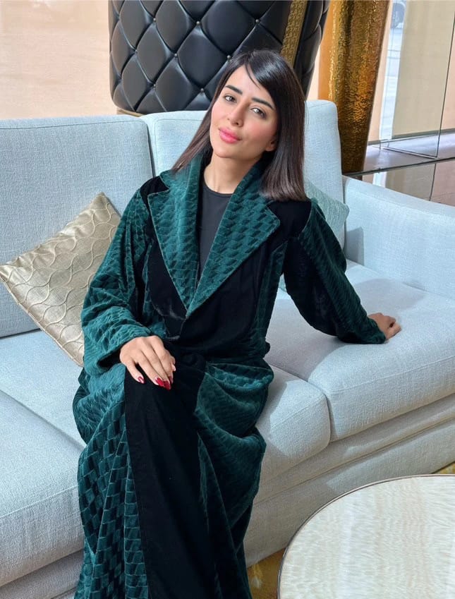 Green and black abaya - 1