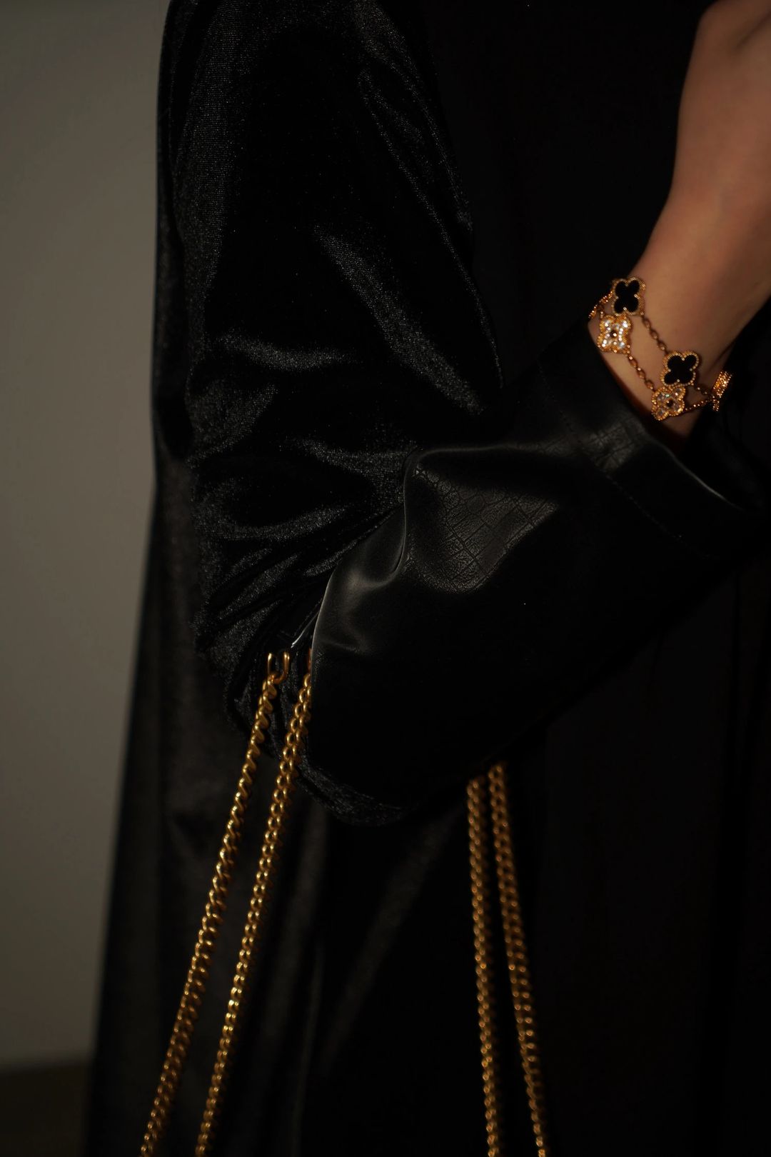 Leather abaya with velvet - 4