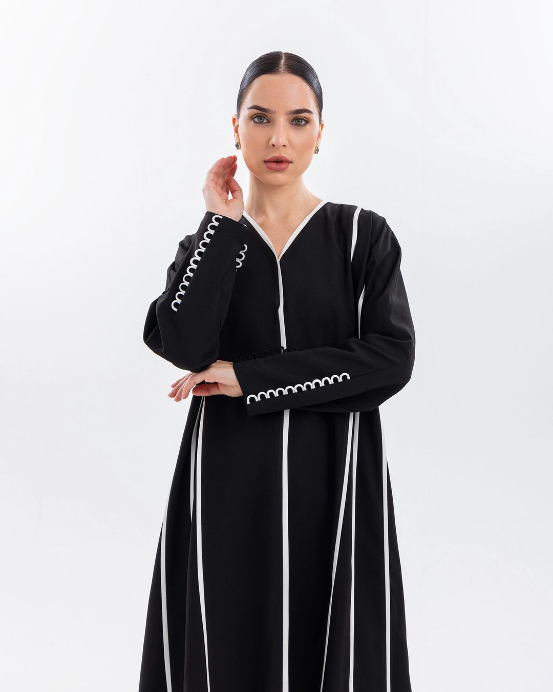 Black and white abaya - 4