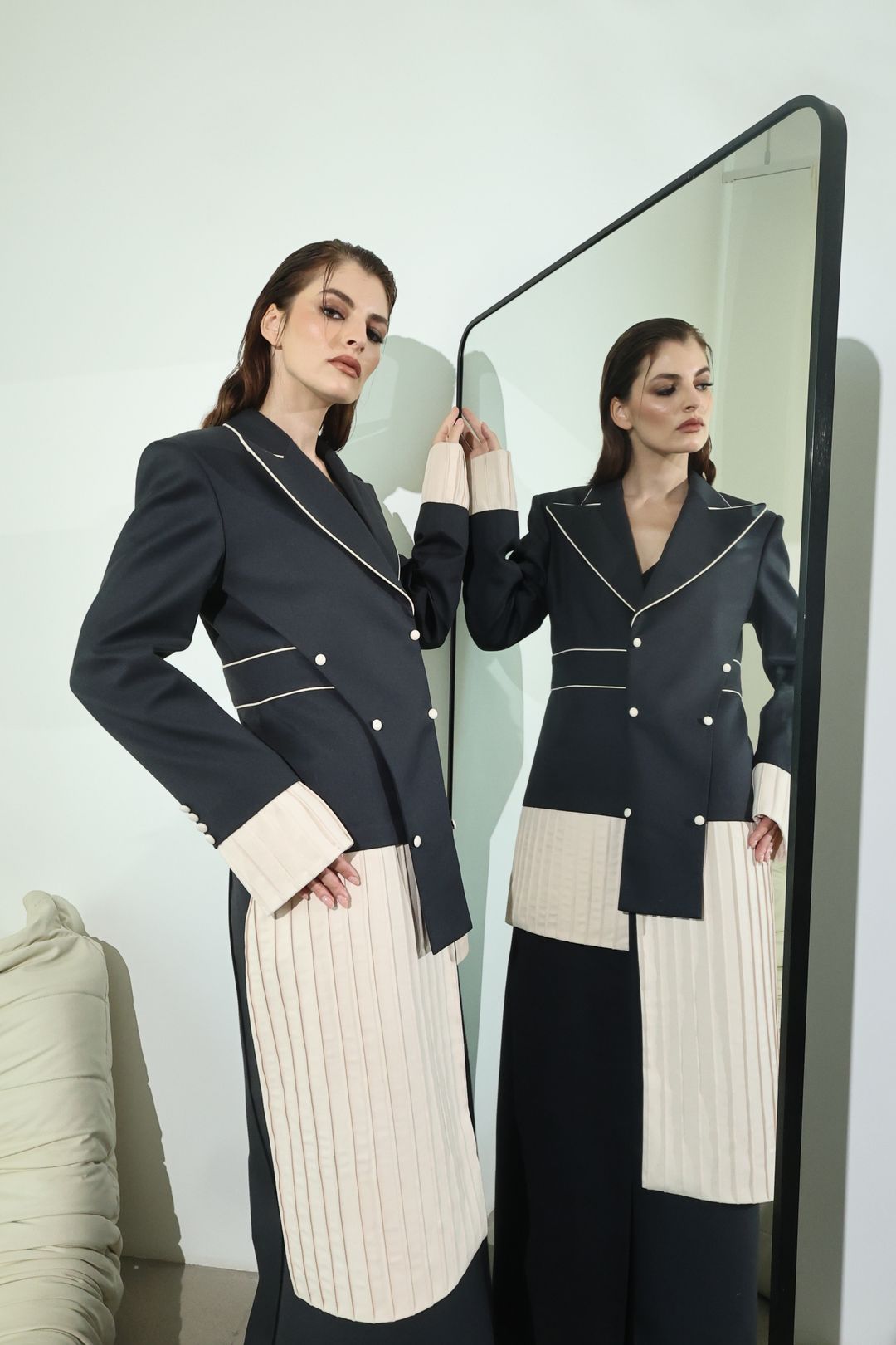 Black Colour-Block Patch Coat - 9