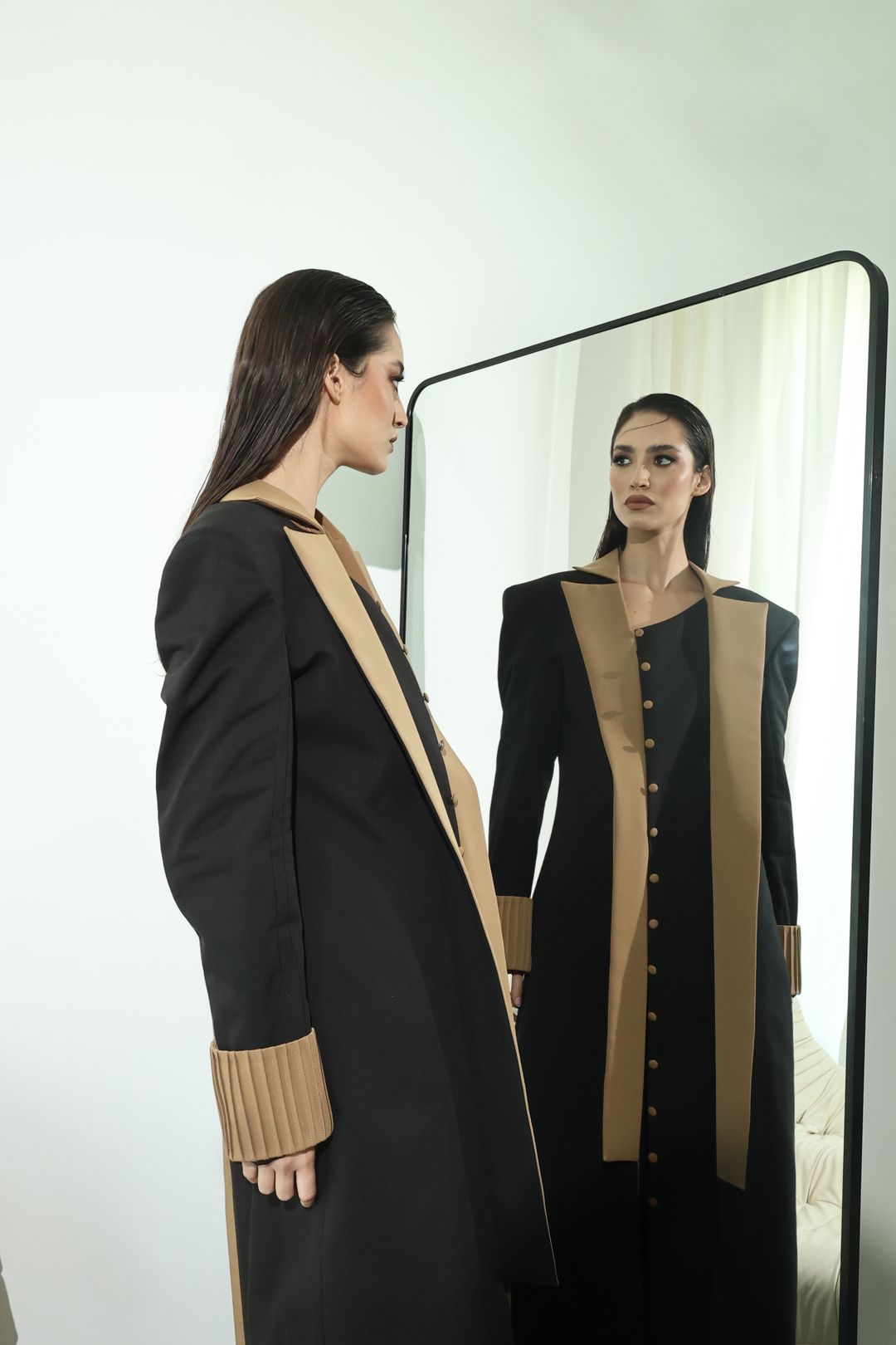 Black Camel Contrast-Panel Long Coat - 5
