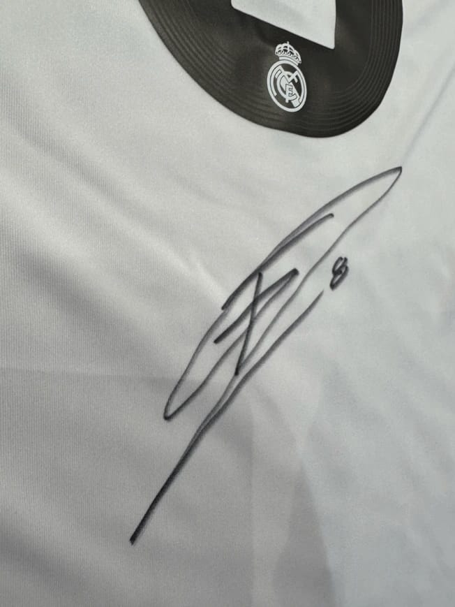 Federico Valverde Signed 2025/26 Real Madrid Jersey (ICONS) - 7