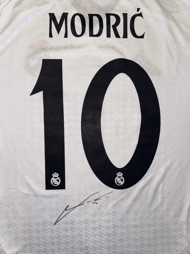 Luka Modric Signed 2024/25 Real Madrid Jersey (ICONS) - 6