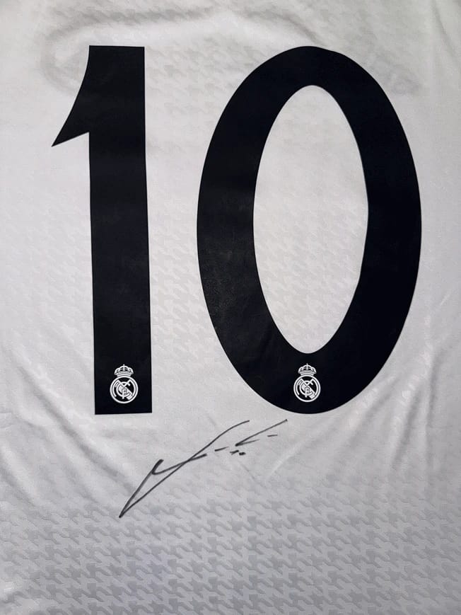 Luka Modric Signed 2024/25 Real Madrid Jersey (ICONS) - 7