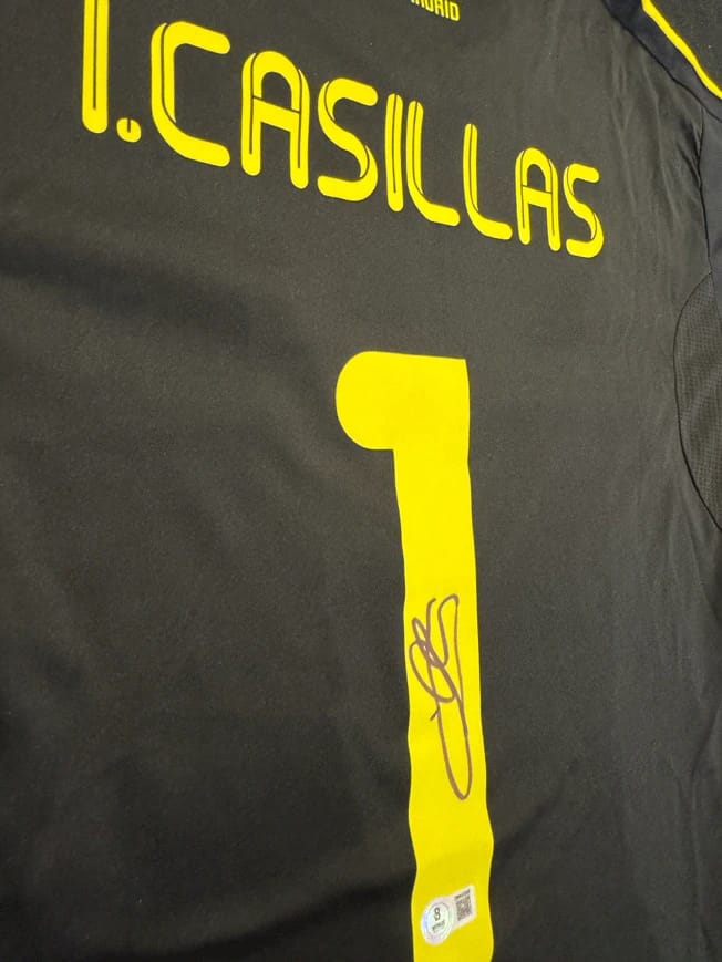 IKER CASILLAS SIGNED 2004/05 REAL MADRID JERSEY (BECKETT) - 9