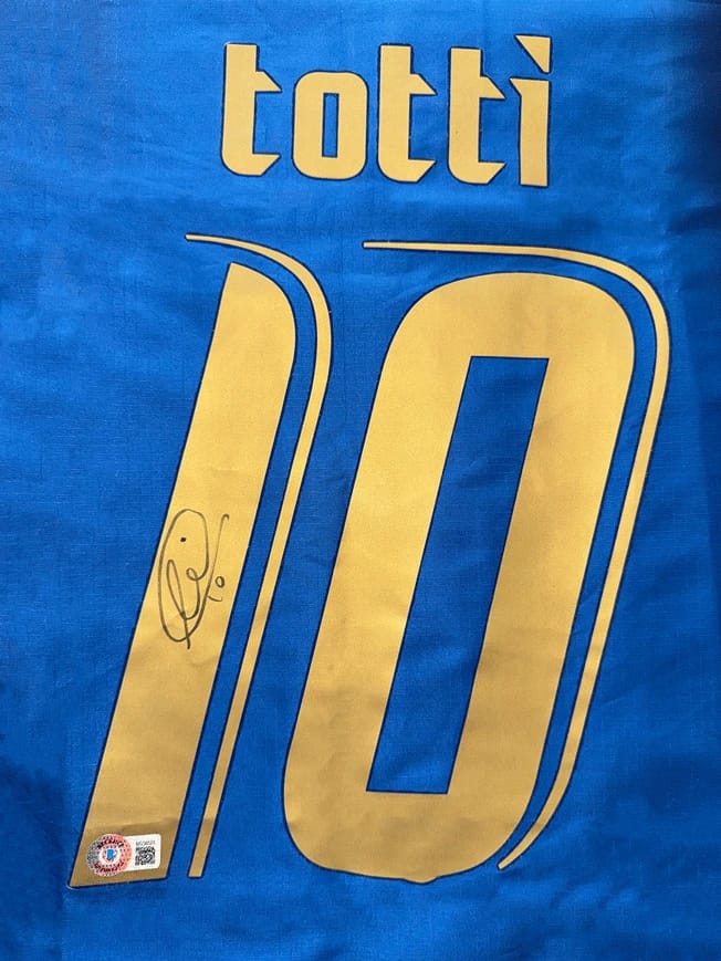 FRANSESCO TOTTI SIGNED 2009 ITALY JERSEY (BECKETT) - 6