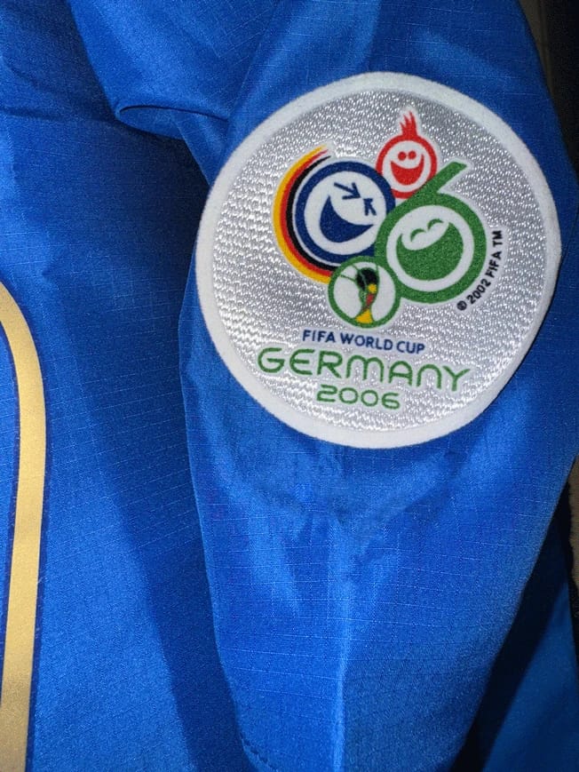 FRANSESCO TOTTI SIGNED 2009 ITALY JERSEY (BECKETT) - 9