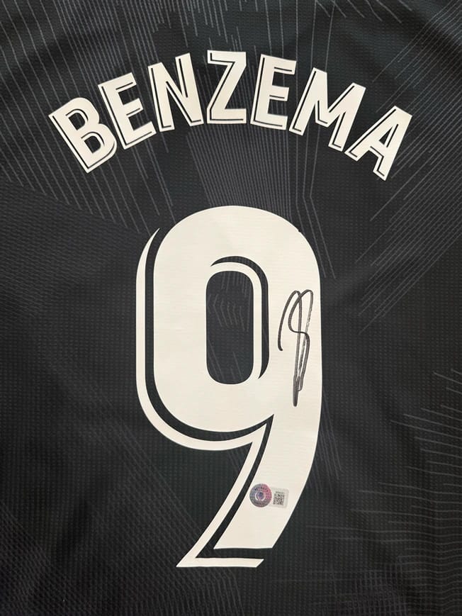 Karim Benzema Signed 2021/22 Real Madrid Jersey (BECKETT) - 8