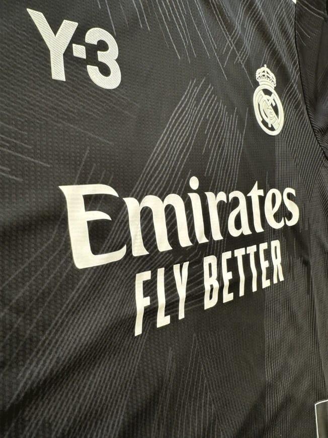 Karim Benzema Signed 2021/22 Real Madrid Jersey (BECKETT) - 11