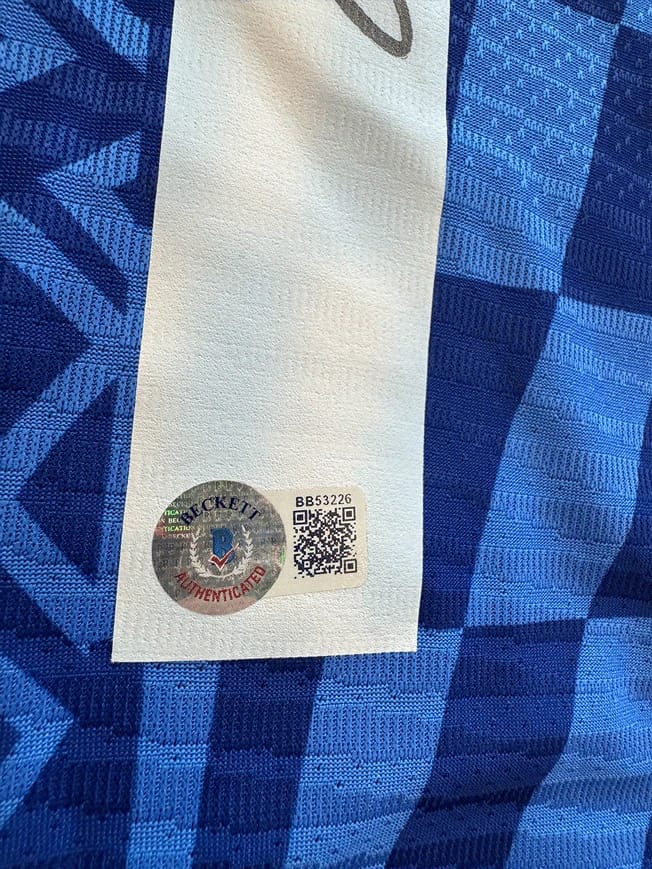 Mason Mount Signed 2021/22 Chelsea FC Jersey (BECKETT) - 11