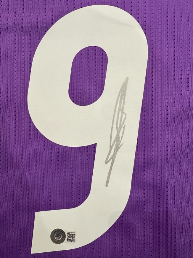 Karim Benzema Signed 2016/17 Real Madrid Jersey (BECKETT) - 10