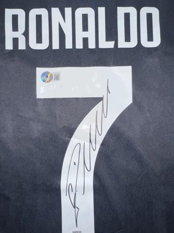 CRISTIANO RONALDO SIGNED 2019/20 JUVENTUS JERSEY (BECKETT) - 6