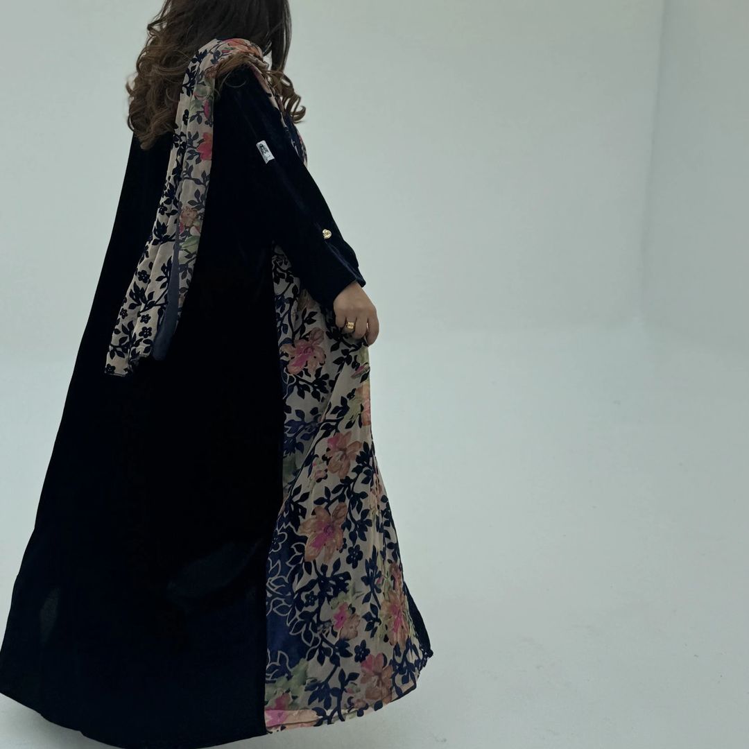 Velvet Abaya w Velvet Tarha A20 - 2