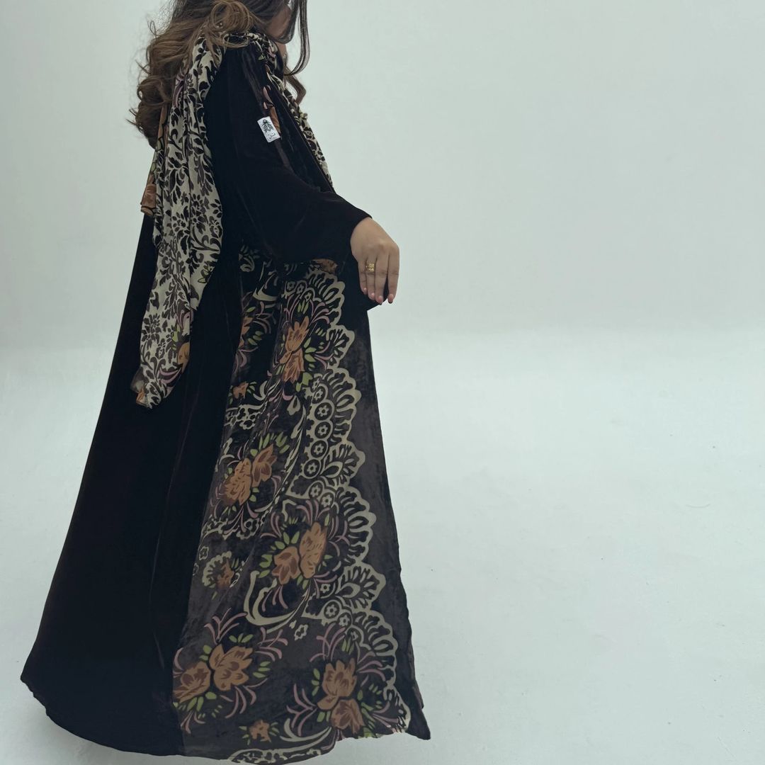 Velvet Abaya w Velvet Tarha A7 - 2