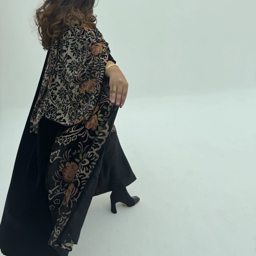 Velvet Abaya w Velvet Tarha A4 - 4