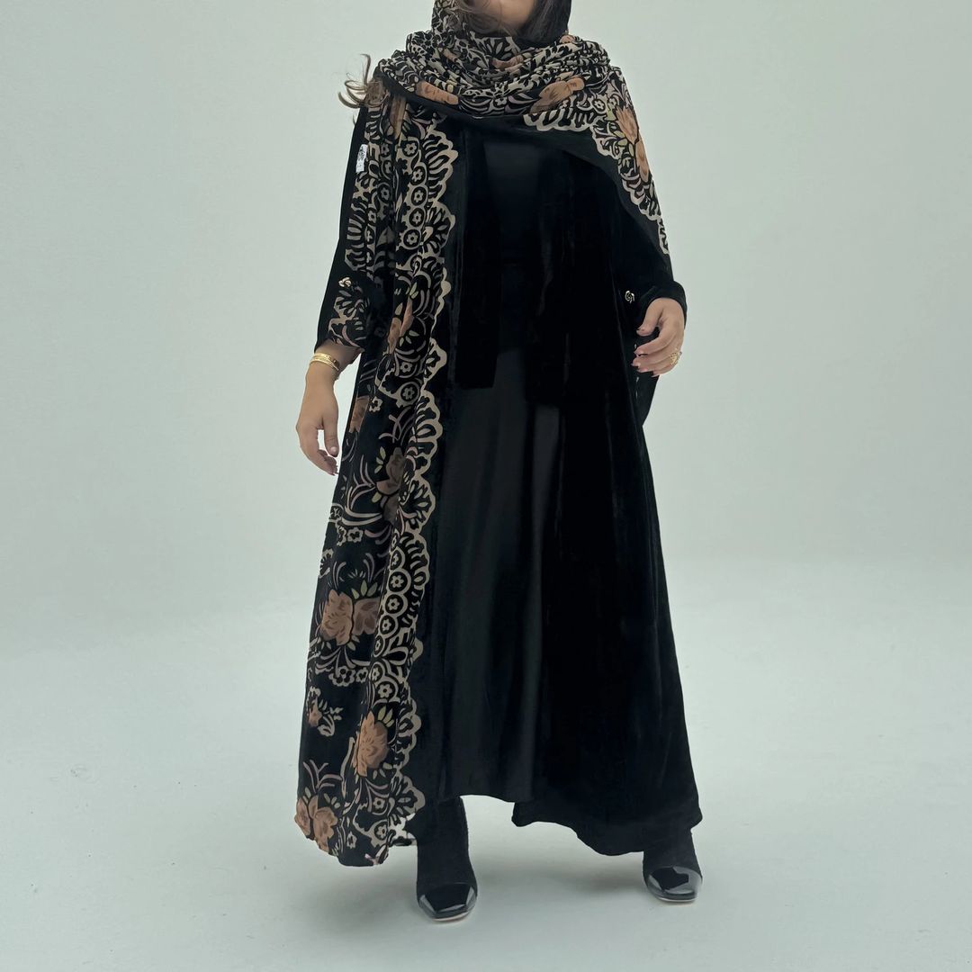 Velvet Abaya w Velvet Tarha A4 - 6