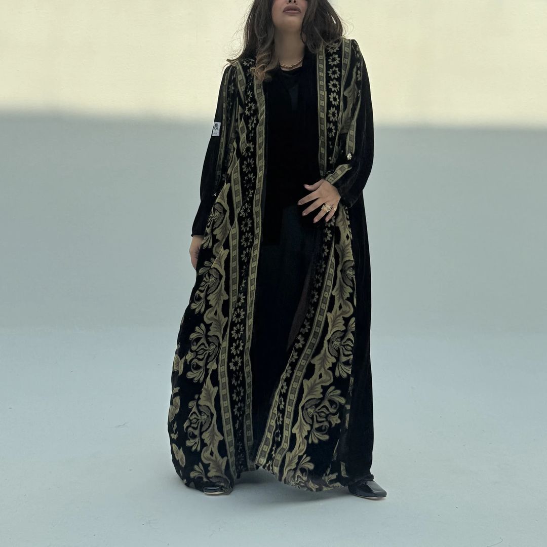 Velvet Abaya w Velvet Tarha A17 - 1