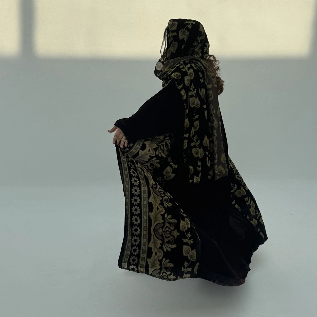 Velvet Abaya w Velvet Tarha A17 - 3