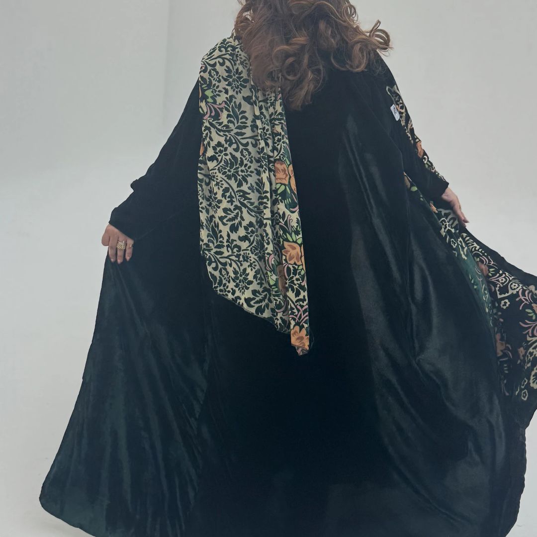 Velvet Abaya w Velvet Tarha A25 - 9