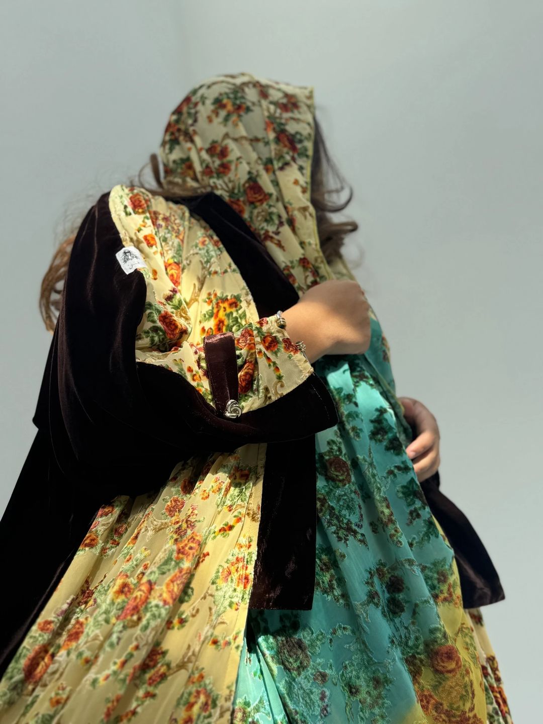 Velvet Abaya w Velvet Tarha M10 - 3