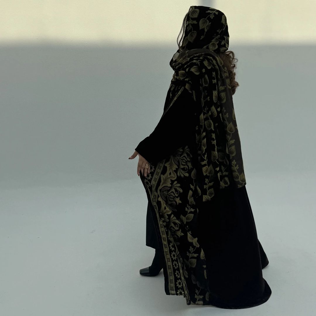 Velvet Abaya w Velvet Tarha A17 - 8