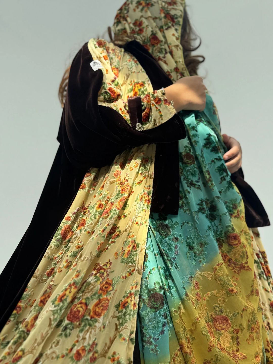 Velvet Abaya w Velvet Tarha M10 - 10