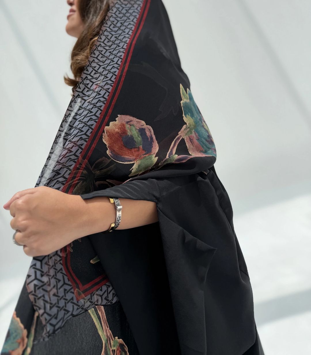 Crepe-Silk Abaya w Chiffon Tarha E1 - 3