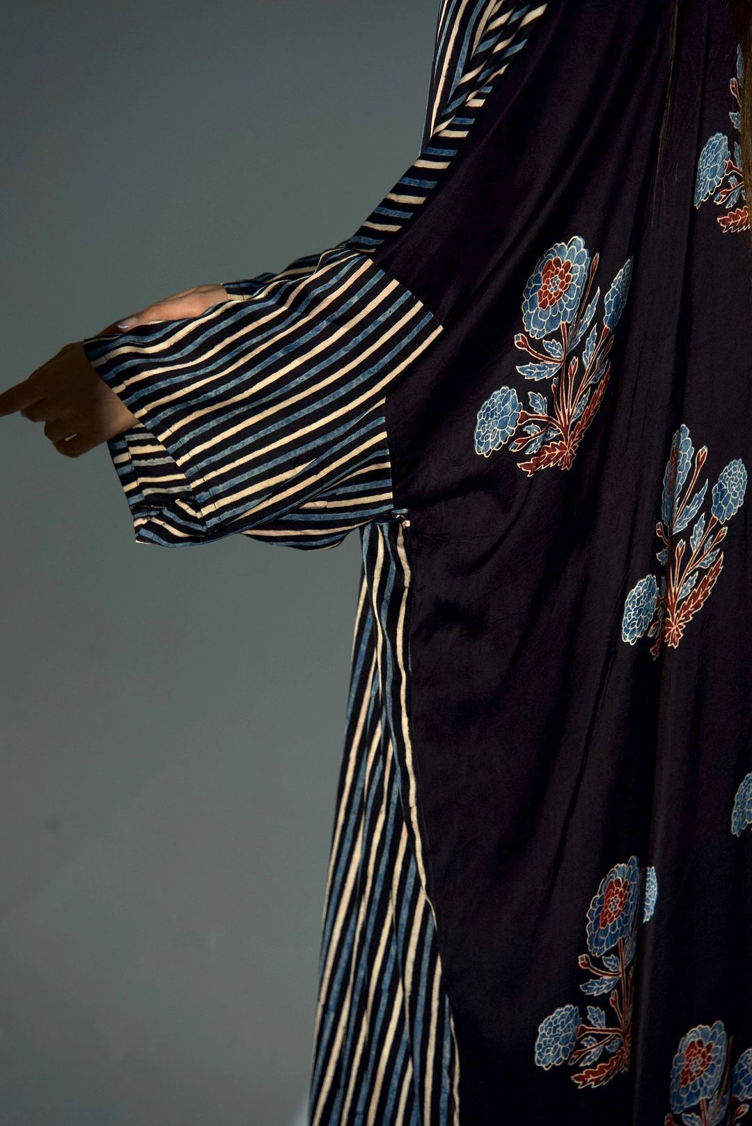 Bisht Pure Silk Handblock Abaya A27 - 9