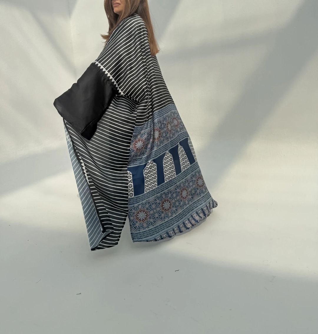 AS-IS Crepe Digital Print Bisht Abaya K4 - 1