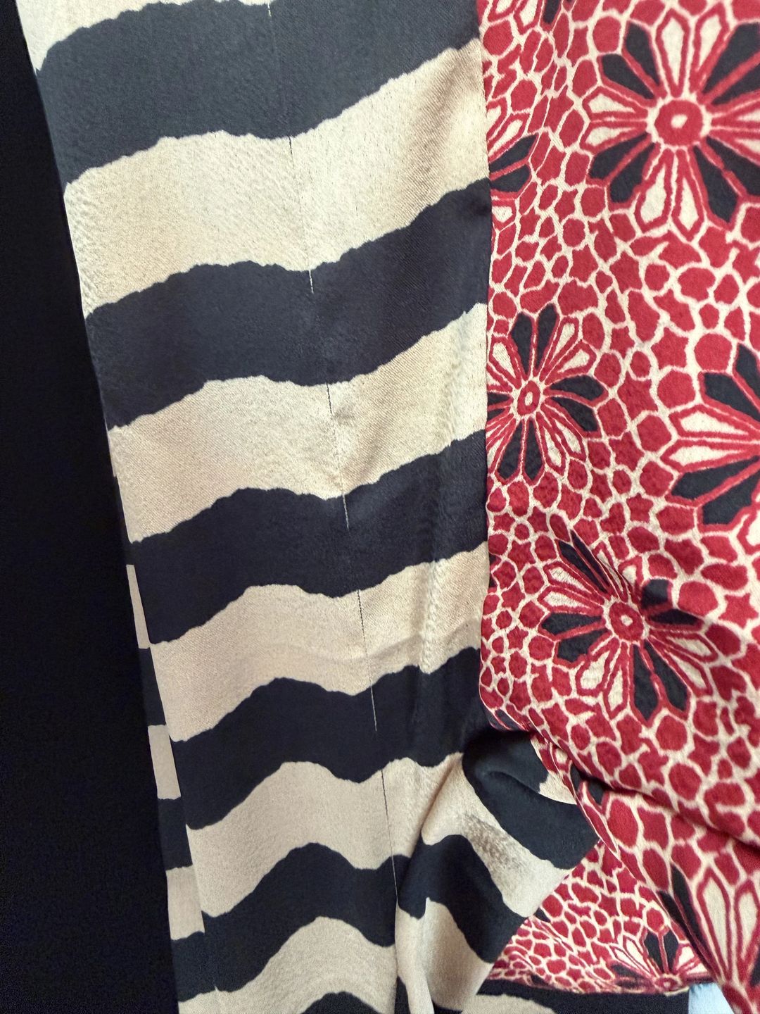 AS-IS Light Crepe Digital Print Bisht Abaya C1 - 2