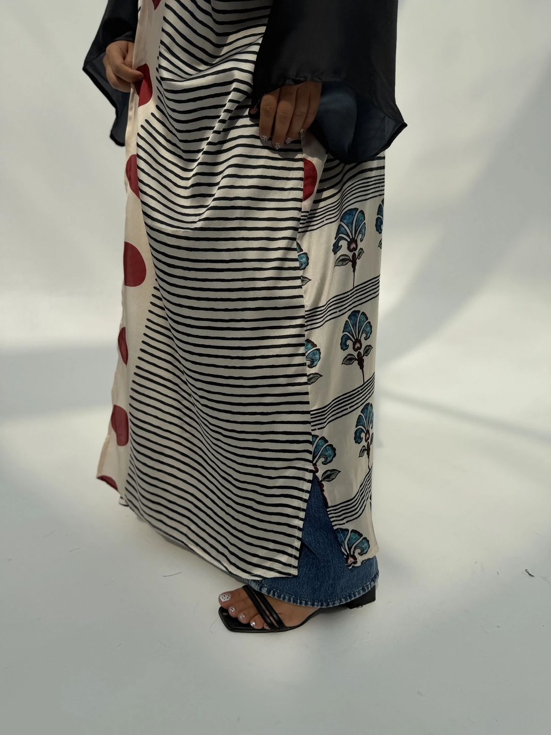 AS-IS Crepe Digital Print Bisht Abaya K5 - 11