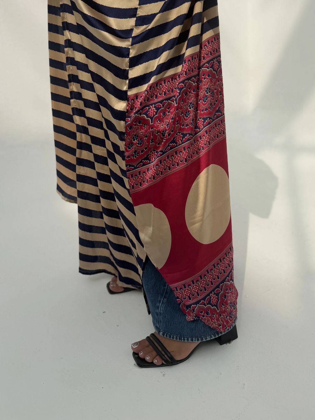 AS IS Light Crepe Digital Print Bisht Abaya C2 - 6