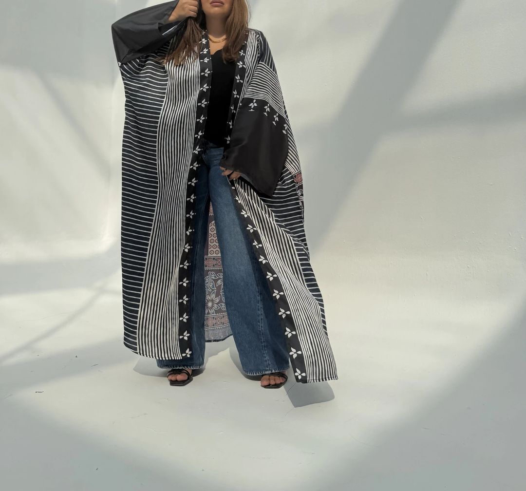 Crepe Digital Print Bisht Abaya K3 - 3