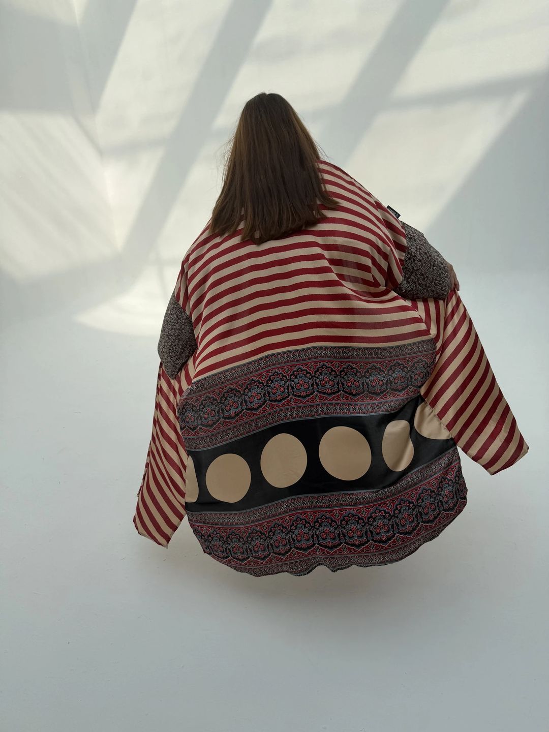 Light Crepe Digital Print Bisht Abaya C7 - 9