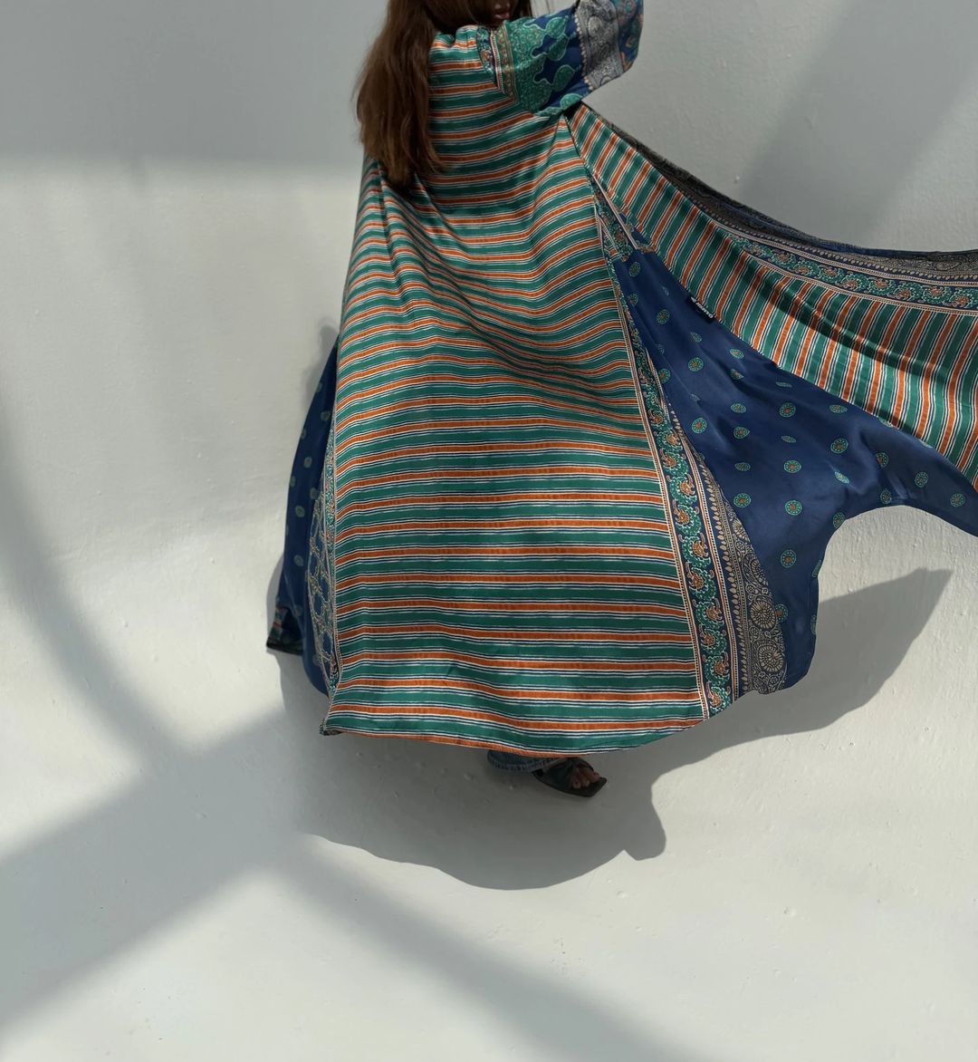 Silk Digital Print Cloche Abaya A1 - 4