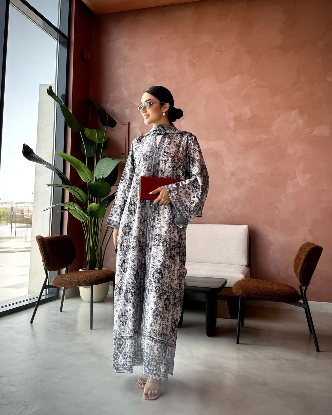 Sugar Babes Exclusive Studio-Print Abaya with Matching Scarf – Artistic Luxury Design black & white - 2