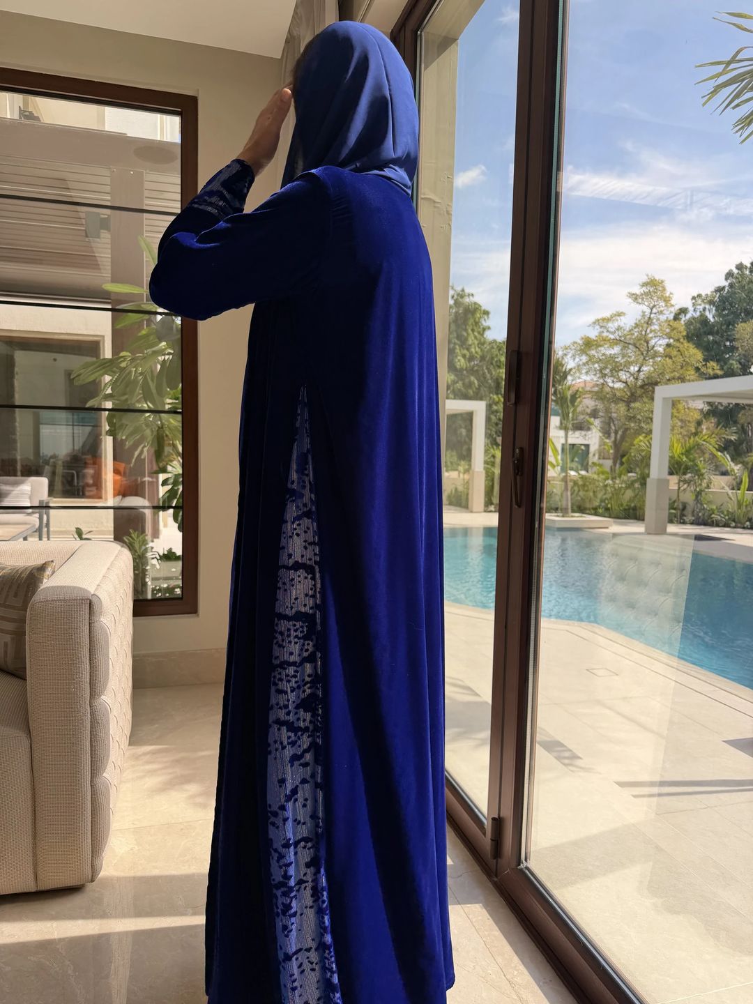 Lojain Velvet abaya - Royal blue - 1