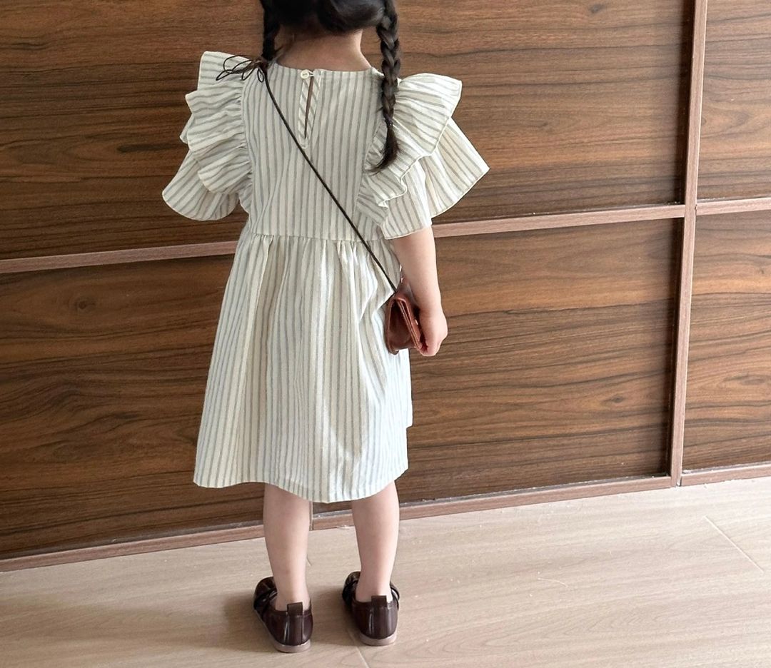 line dress - 3