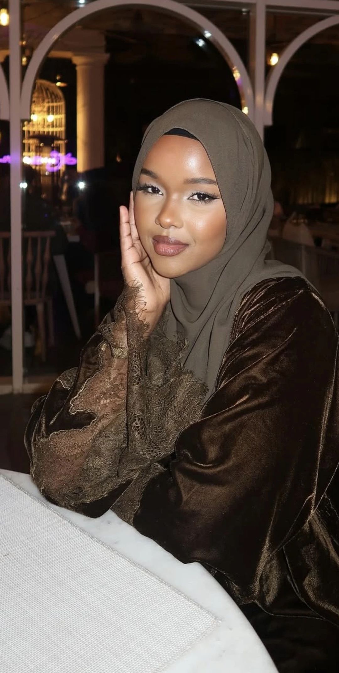 Idil velvet abaya with lace - 4