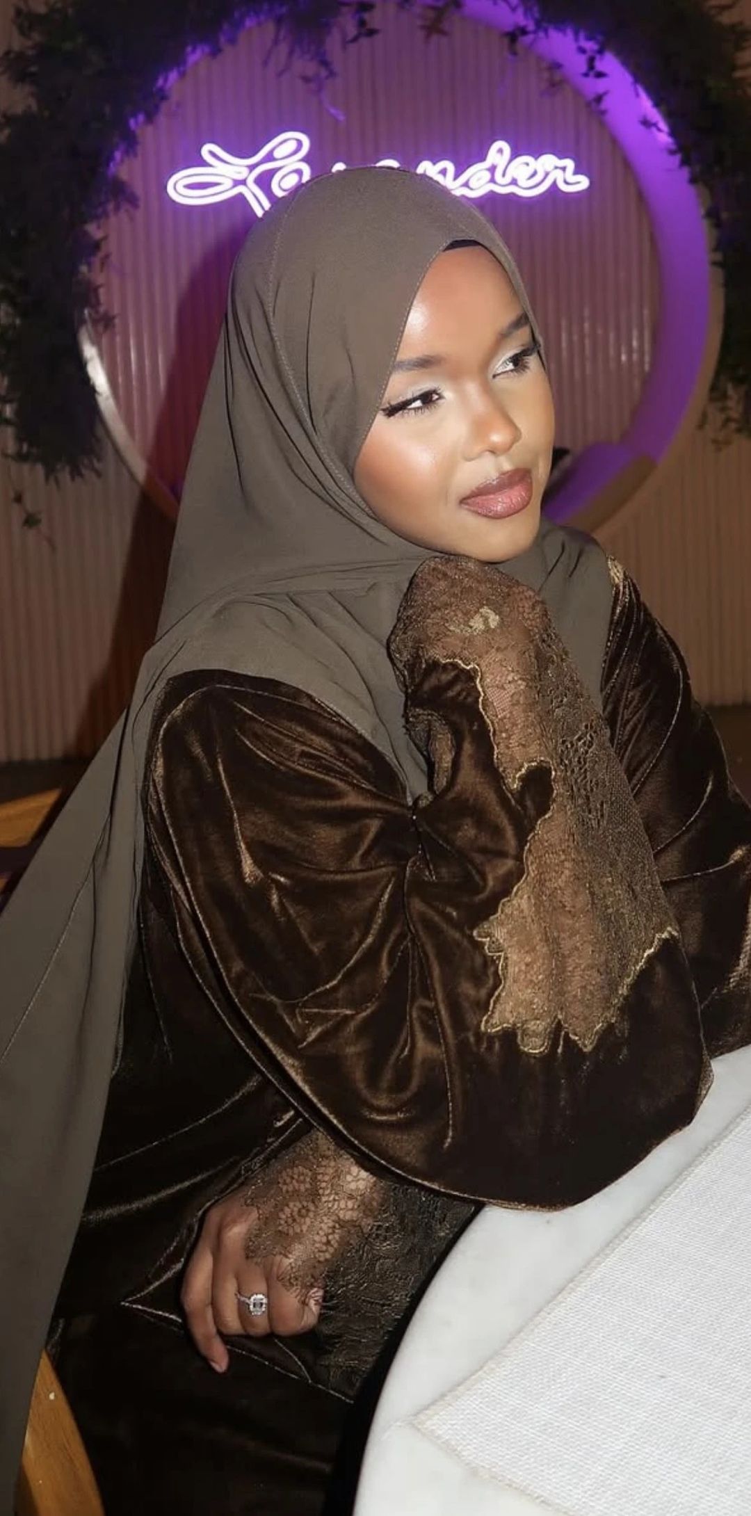 Idil velvet abaya with lace - 5