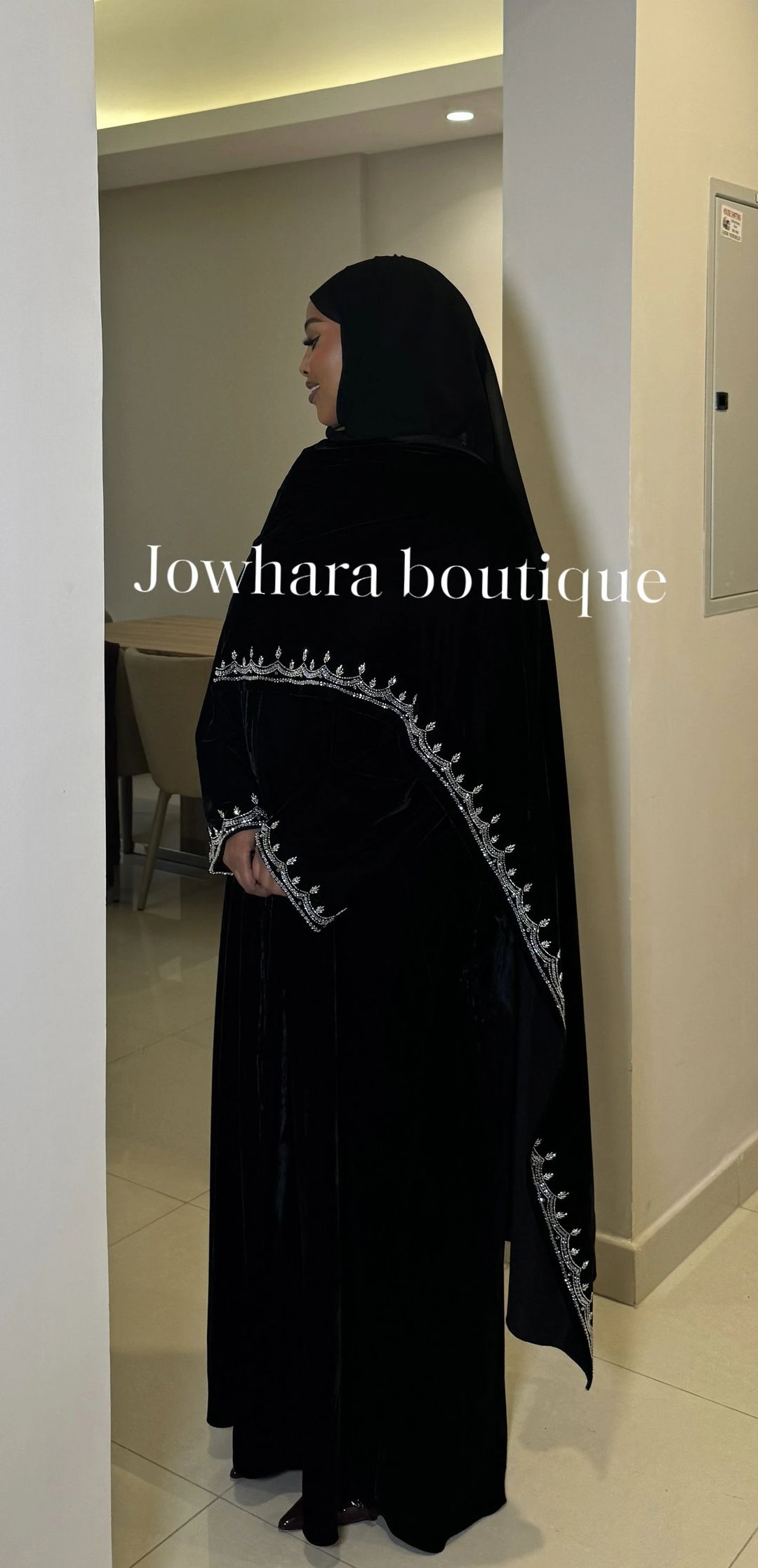 Velvet abaya with cape - 3