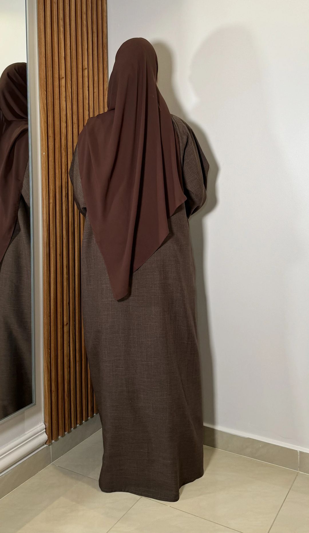Linen Brown Abaya Closed - 2