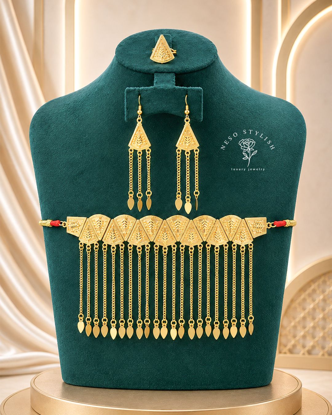 خناق إماراتي مع خاتم مطلي بالذهب - 1