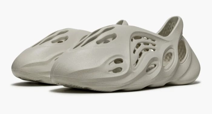 YEEZY FOAM RUNNER SAND - 1