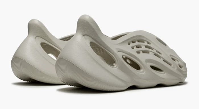 YEEZY FOAM RUNNER SAND - 2