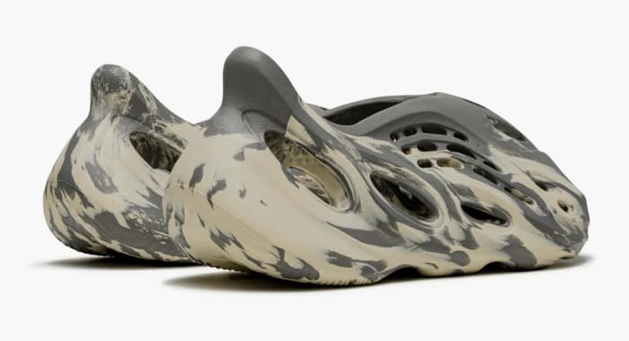 YEEZY FOAM RUNNER MXT MOON GRAY - 2