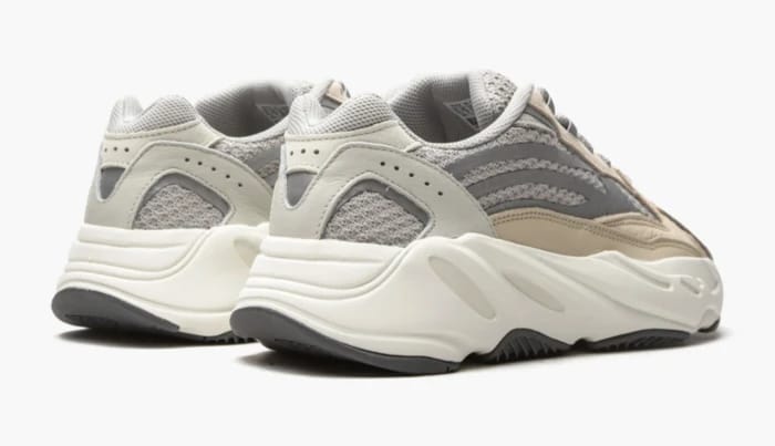 YEEZY 700 V2 CREAM - 2